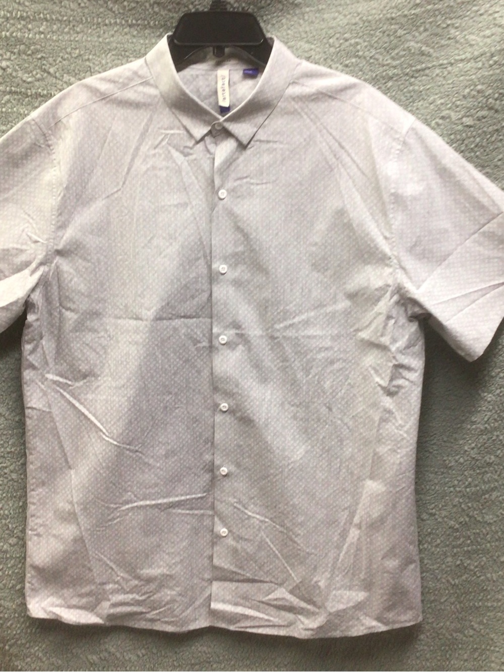 Men's Light Gray Short-Sleeve Button-Down Shirt - Modern Casual